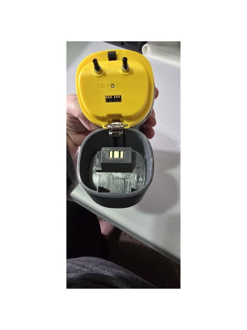 MM9 Gray and Yellow Moisture Meter - Handheld Kitchen Tool - Picture 5 of 7